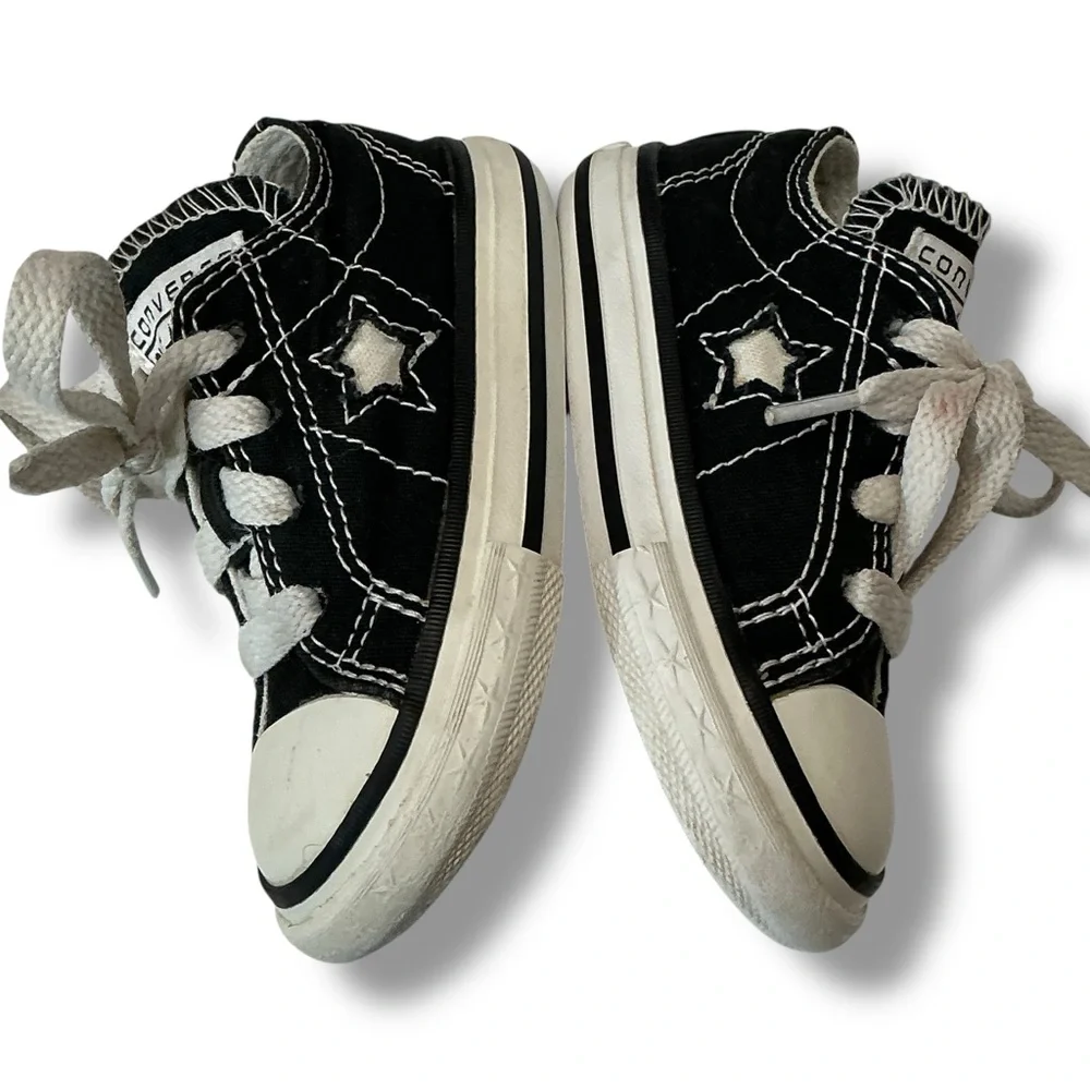 Converse Kids Black and White Star Sneakers Infants Size 5